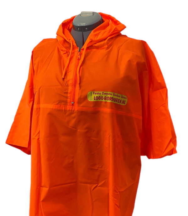 Set van 25 oranje poncho's maat L/XL, bedrukt met (DTF technologie voor haar scherpe afdrukken) met uw eigen bedrijfslogo op de linkerborst. - Afbeelding 3